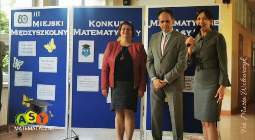 Przewodnicząca Rady Miasta, Zastępca Burmistrza ds. Społecznych oraz Dyrektor szkoły witają zebranych.