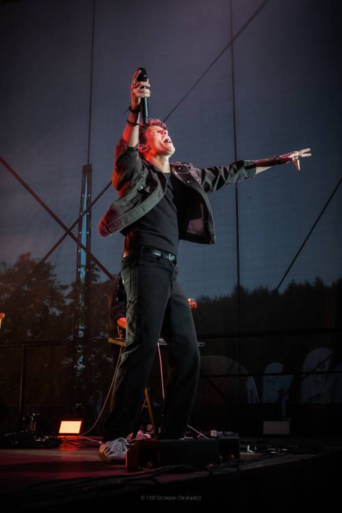 Na scenie Oskar Cyms, który oddaje głos publiczności