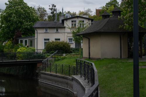 Kanał Raduni i budynki.