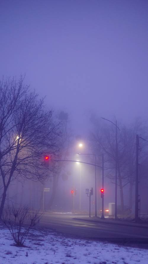 Pruszcz Gdański nocą - zimna, skrzyżowanie.