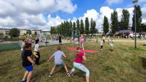 Gry i zabawy ruchowe dzieci na świeżym powietrzu