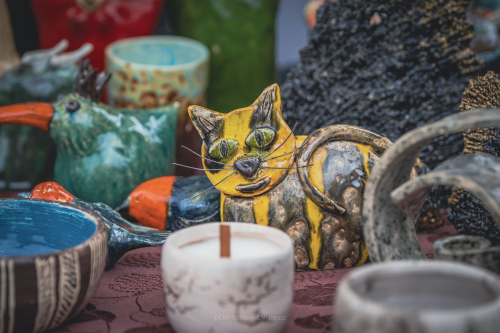Jarmark w Parku Kulturowym Faktoria, na zdjęciu wyroby z ceramiki