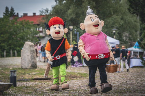 Jarmark w Parku Kulturowym Faktoria, na zdjęciu dużych rozmiarów Kajko i Kokosz