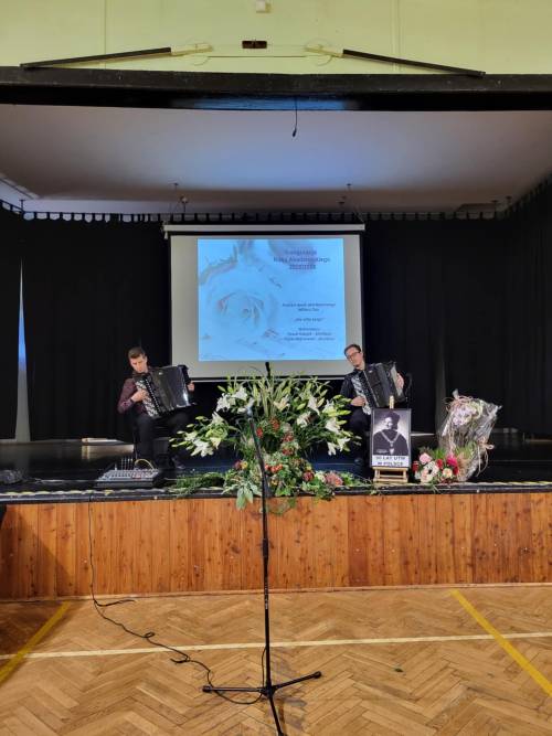 Występ duetu akordeonowego