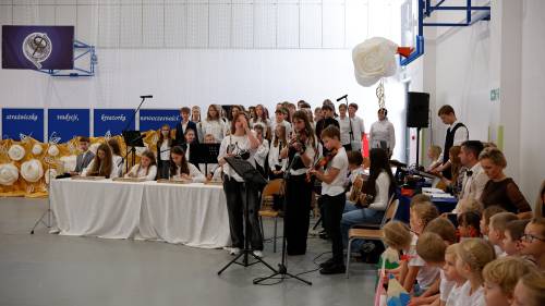 Uczniowie podczas występów.