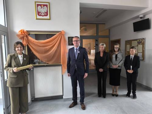 Odsłonięcie tablicy pamiątkowej.